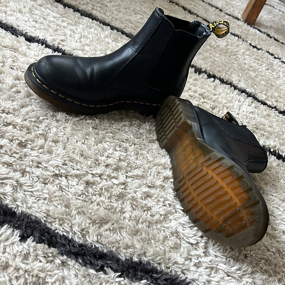 Chelsea dr martens. - Picture 2 of 5